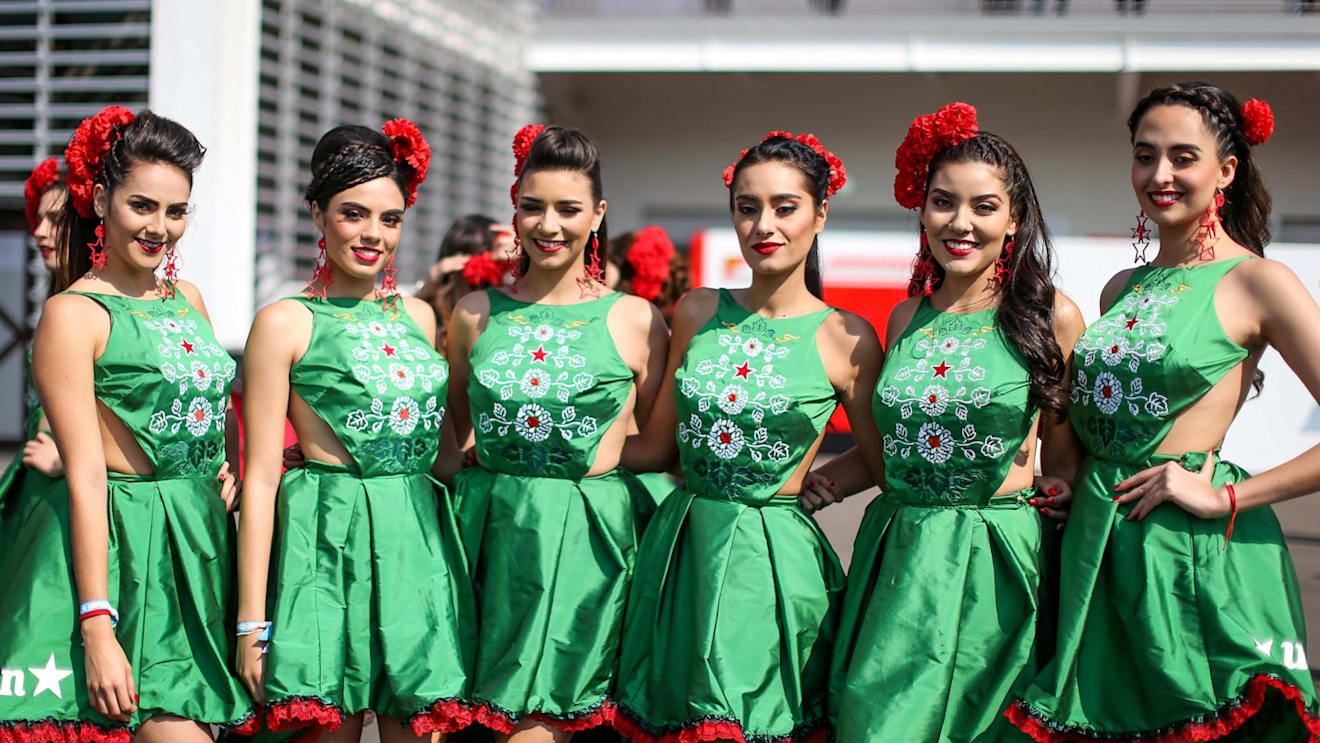 Girls at Formula One World Championship, Rd18, Mexican Grand Prix, Race, Circuit Hermanos Rodriguez, Mexico City, Mexico, Sunday 29 October 2017. © Mirko Stange/Sutton Images