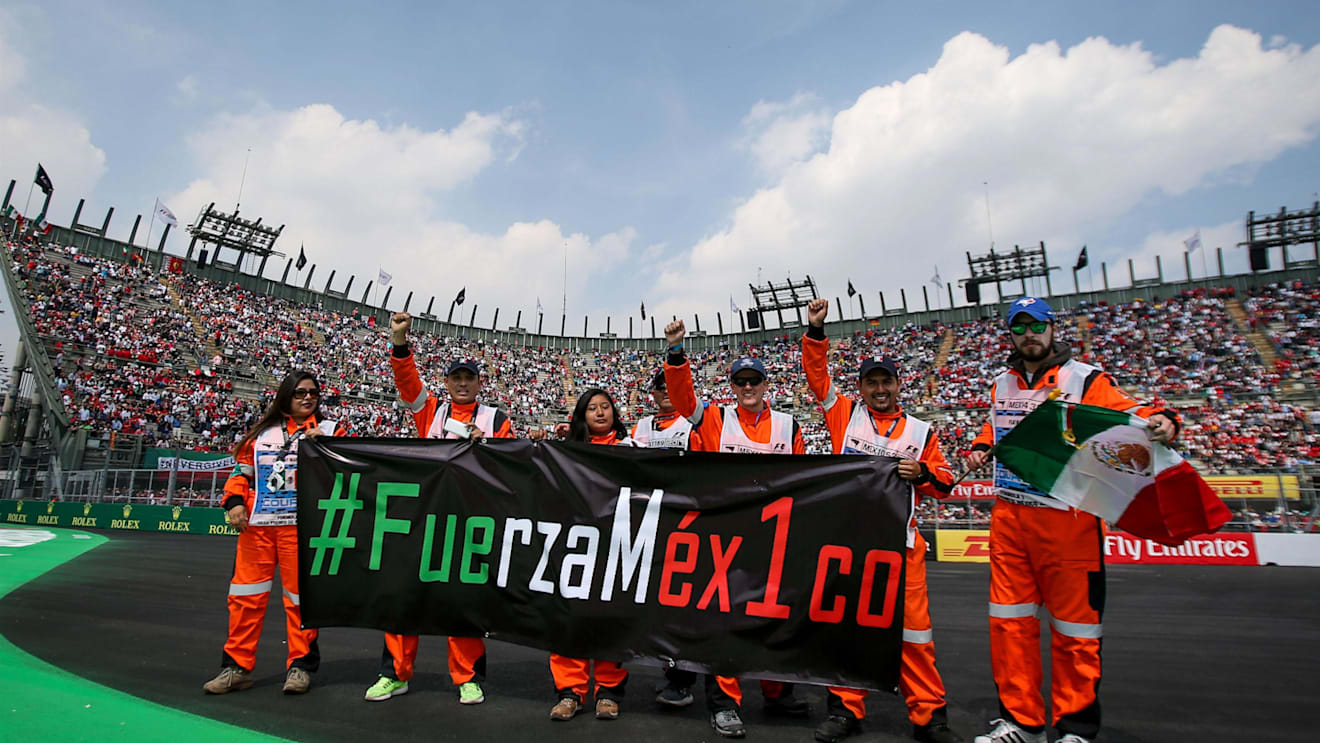 Marshals at Formula One World Championship, Rd18, Mexican Grand Prix, Race, Circuit Hermanos Rodriguez, Mexico City, Mexico, Sunday 29 October 2017. © Mirko Stange/Sutton Images