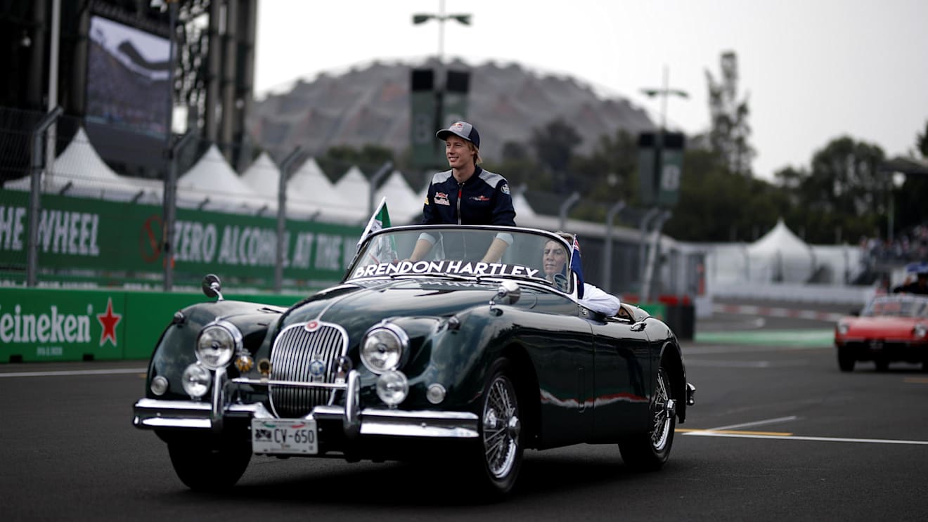 Brendon Hartley (NZL) Scuderia Toro Rosso on the drivers parade at Formula One World Championship, Rd18, Mexican Grand Prix, Race, Circuit Hermanos Rodriguez, Mexico City, Mexico, Sunday 29 October 2017. © Manuel Goria/Sutton Images
