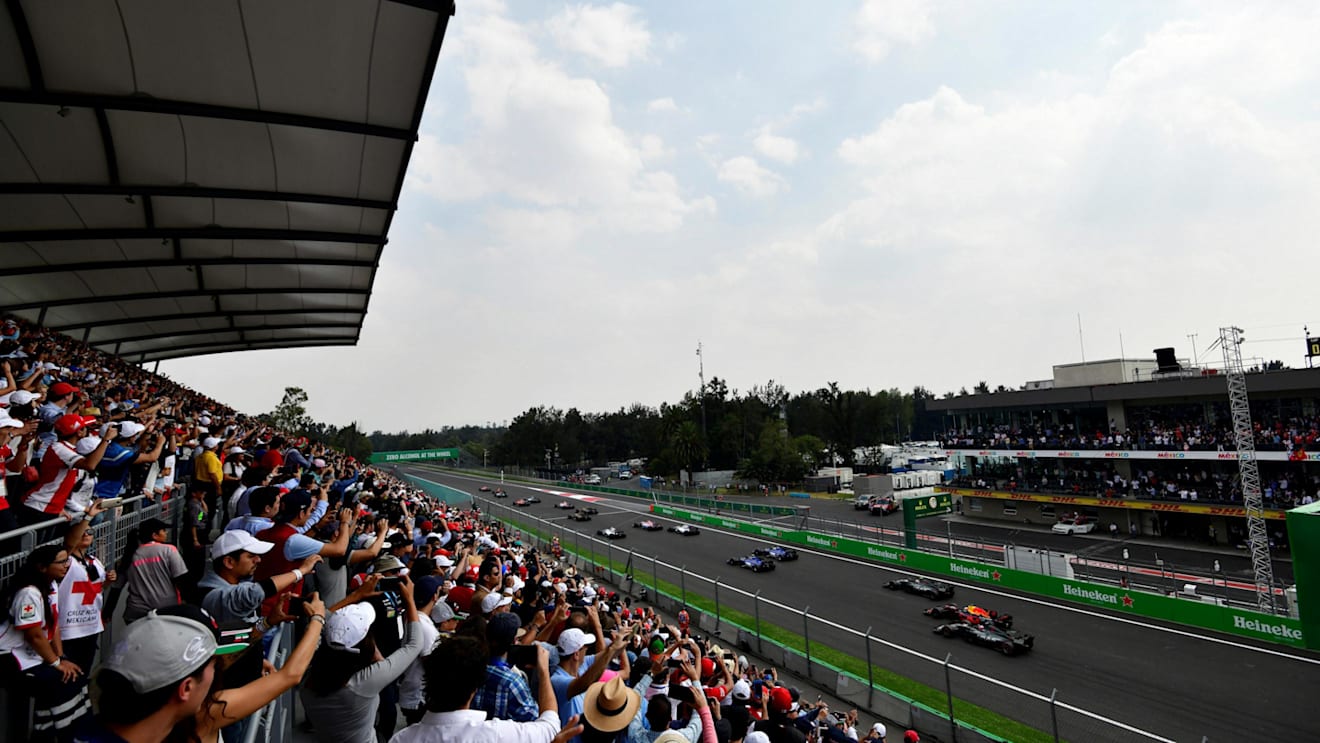 The start of the race at Formula One World Championship, Rd18, Mexican Grand Prix, Race, Circuit Hermanos Rodriguez, Mexico City, Mexico, Sunday 29 October 2017. © James Sutton/Sutton Images