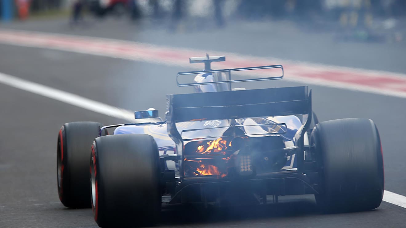 Marcus Ericsson (SWE) Sauber C36 retires from the race with a fire at Formula One World Championship, Rd18, Mexican Grand Prix, Race, Circuit Hermanos Rodriguez, Mexico City, Mexico, Sunday 29 October 2017. © Mirko Stange/Sutton Images
