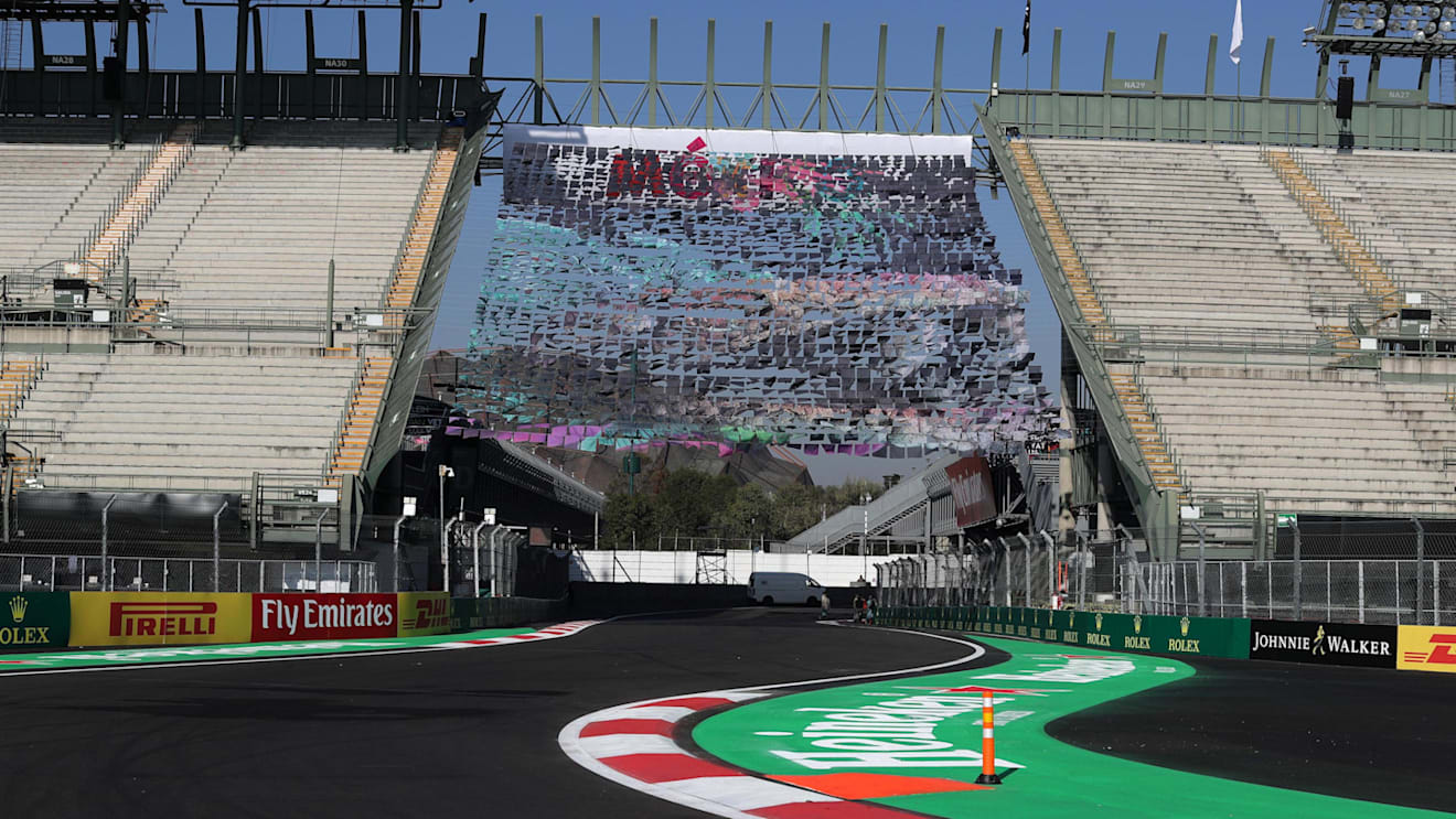 Track view at Formula One World Championship, Rd18, Mexican Grand Prix, Preparations, Circuit Hermanos Rodriguez, Mexico City, Mexico, Thursday 26 October 2017. © Kym Illman/Sutton Images