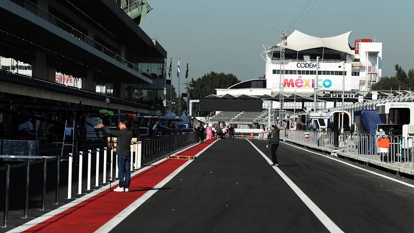 Pit lane at Formula One World Championship, Rd18, Mexican Grand Prix, Preparations, Circuit Hermanos Rodriguez, Mexico City, Mexico, Thursday 26 October 2017. © Kym Illman/Sutton Images