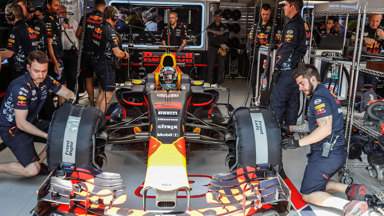 Daniel Ricciardo (AUS) Red Bull Racing RB13 at Formula One World Championship, Rd6, Monaco Grand Prix, Qualifying, Monte-Carlo, Monaco, Saturday 27 May 2017. © Sutton Images