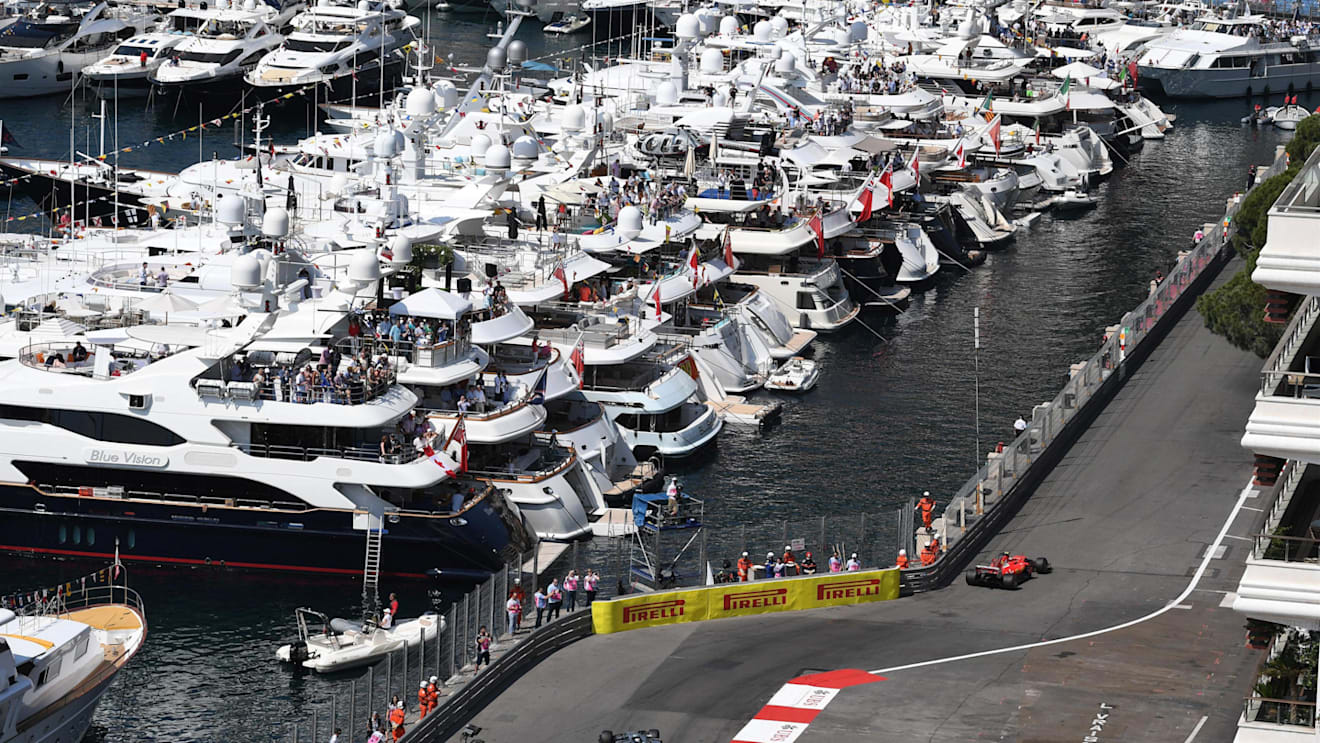 Kimi Raikkonen (FIN) Ferrari SF70-H and Lewis Hamilton (GBR) Mercedes-Benz F1 W08 Hybrid at Formula One World Championship, Rd6, Monaco Grand Prix, Qualifying, Monte-Carlo, Monaco, Saturday 27 May 2017. © Sutton Images