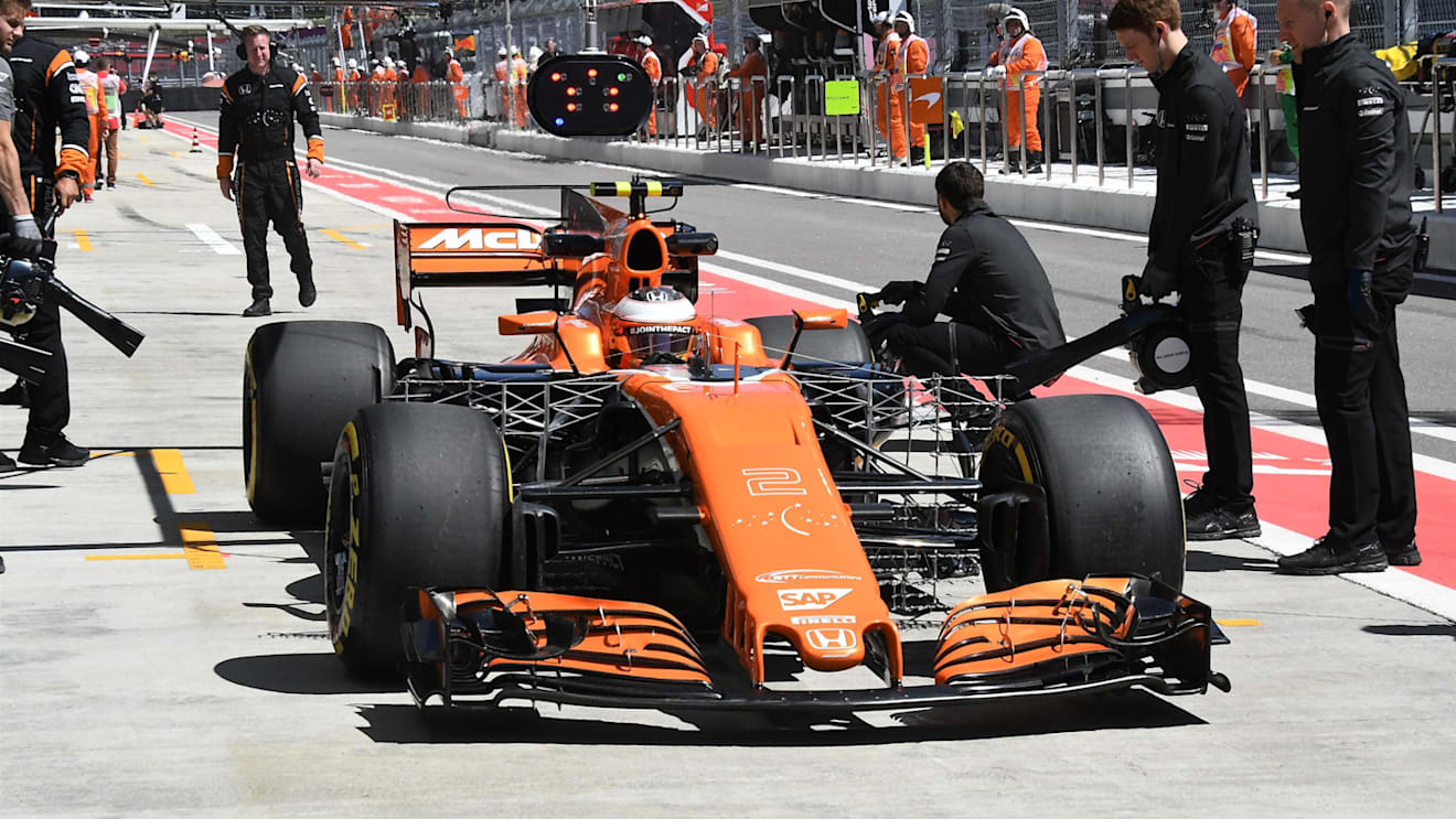 Stoffel Vandoorne (BEL) McLaren MCL32 at Formula One World Championship, Rd4, Russian Grand Prix, Practice, Sochi Autodrom, Sochi, Krasnodar Krai, Russia, Friday 28 April 2017. © Sutton Motorsport Images