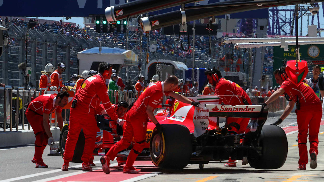 Kimi Raikkonen (FIN) Ferrari SF70-H and Ferrari mechanics in the pitlane at Formula One World Championship, Rd4, Russian Grand Prix, Qualifying, Sochi Autodrom, Sochi, Krasnodar Krai, Russia, Saturday 29 April 2017. © Sutton Motorsport Images