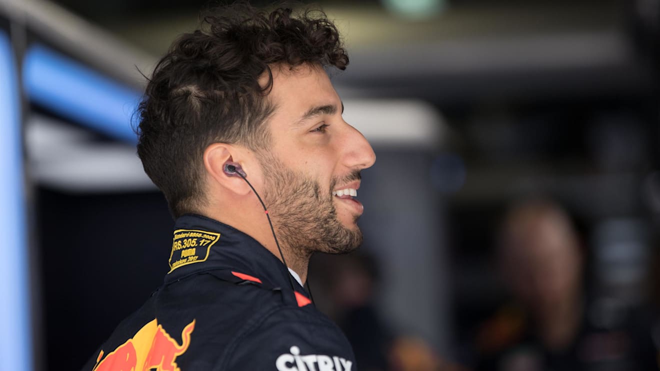 Daniel Ricciardo (AUS) Red Bull Racing at Formula One World Championship, Rd4, Russian Grand Prix, Qualifying, Sochi Autodrom, Sochi, Krasnodar Krai, Russia, Saturday 29 April 2017. © Sutton Images