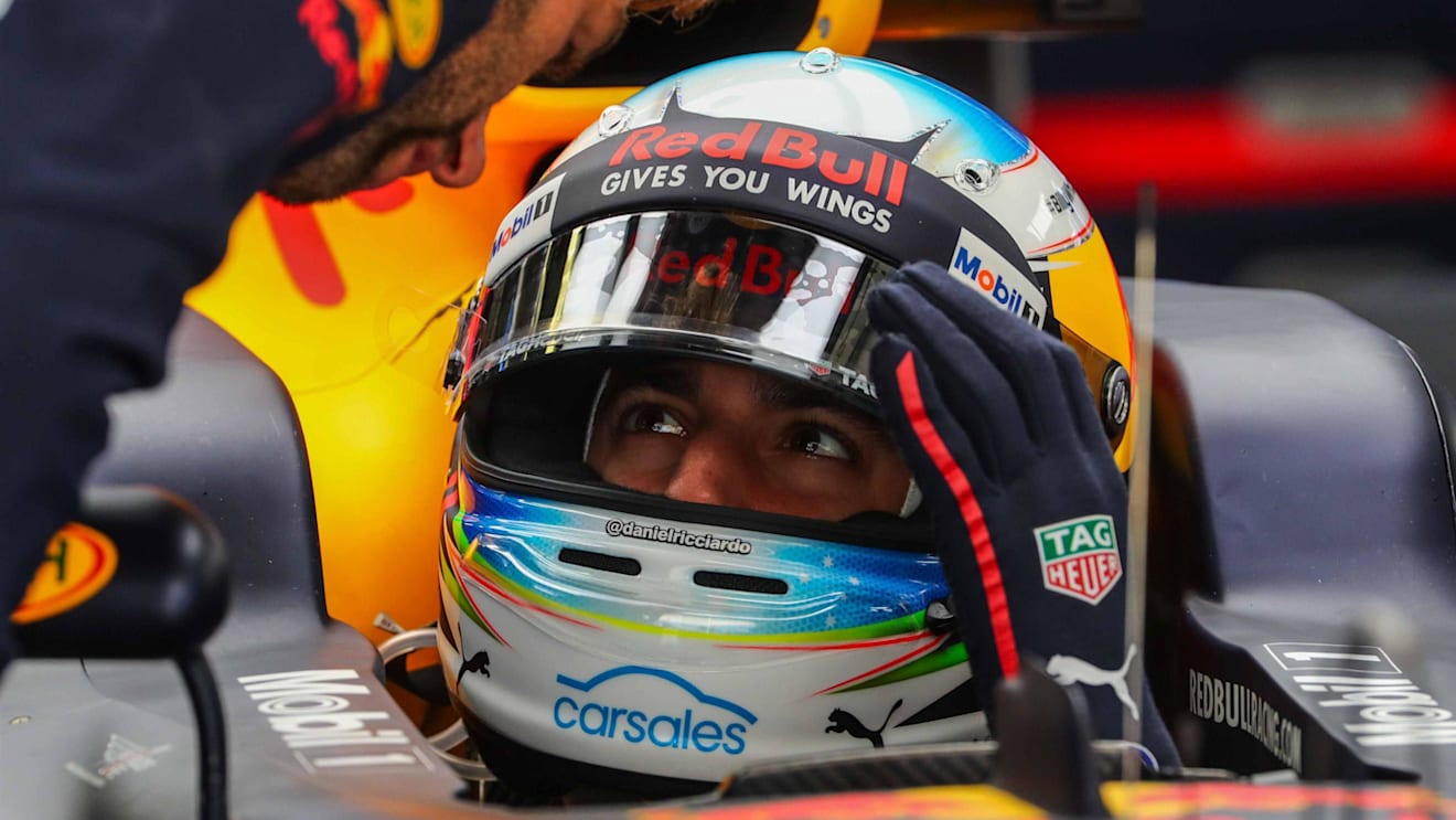 Daniel Ricciardo (AUS) Red Bull Racing at Formula One World Championship, Rd4, Russian Grand Prix, Qualifying, Sochi Autodrom, Sochi, Krasnodar Krai, Russia, Saturday 29 April 2017. © Sutton Motorsport Images