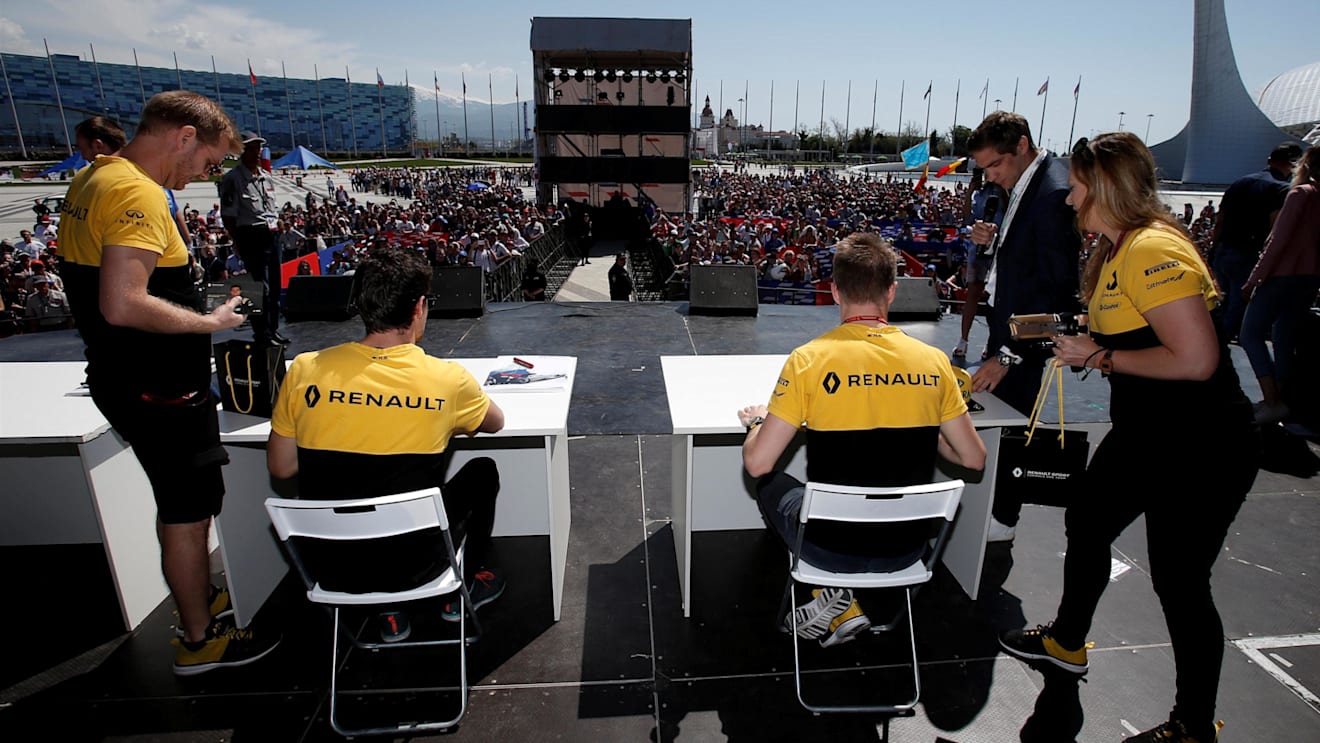 Palmer (GBR) Renault Sport F1 Team and Hulkenberg (GER) Renault Sport F1 Team sign autographs at F1 World Championship, Rd4, Russian Grand Prix, Race, Sochi Autodrom, Sochi, Krasnodar Krai, Russia, Sunday 30 April 2017. © Sutton Motorsport Images
