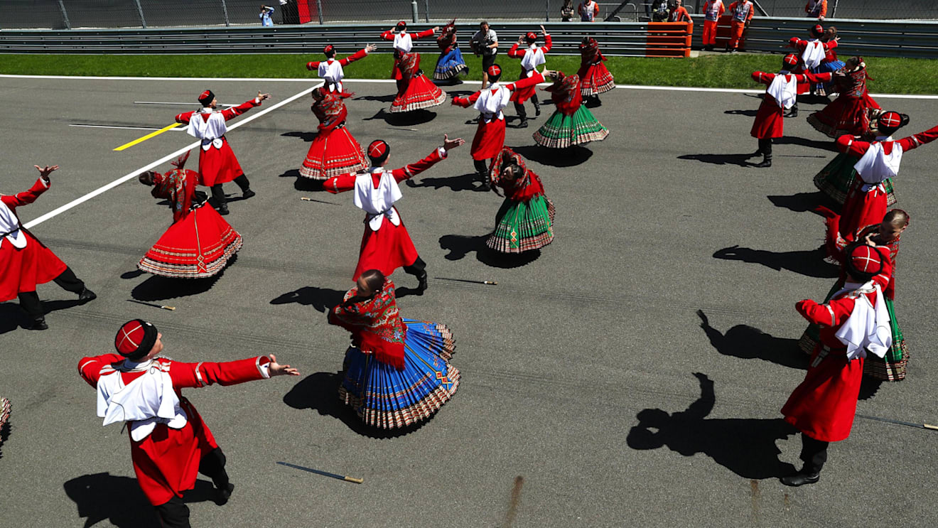 Grid entertainment at Formula One World Championship, Rd4, Russian Grand Prix, Race, Sochi Autodrom, Sochi, Krasnodar Krai, Russia, Sunday 30 April 2017. © Sutton Motorsport Images