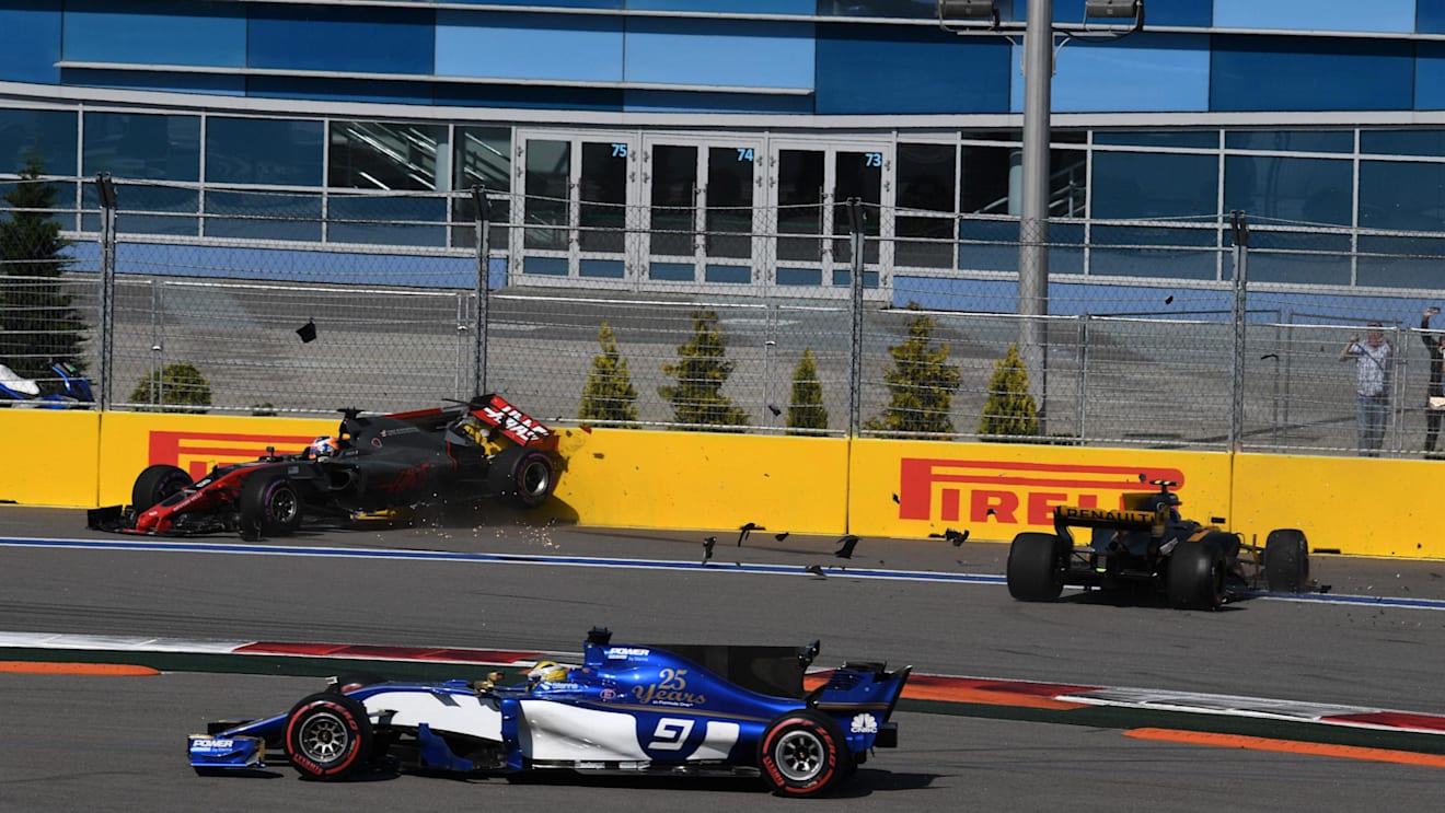 Grosjean (FRA) Haas VF-17 and Palmer (GBR) Renault Sport F1 Team RS17 crash on lap one at Formula One World Championship, Rd4, Russian Grand Prix, Race, Sochi Autodrom, Sochi, Krasnodar Krai, Russia, Sunday 30 April 2017. © Sutton Motorsport Images