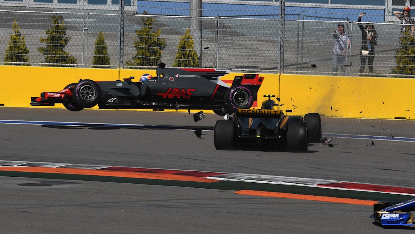 Grosjean (FRA) Haas VF-17 and Palmer (GBR) Renault Sport F1 Team RS17 crash on lap one at Formula One World Championship, Rd4, Russian Grand Prix, Race, Sochi Autodrom, Sochi, Krasnodar Krai, Russia, Sunday 30 April 2017. © Sutton Motorsport Images
