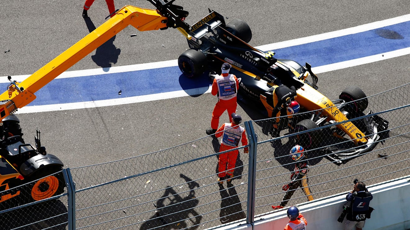 Jolyon Palmer (GBR) Renault Sport F1 Team RS17 crashes on lap one at Formula One World Championship, Rd4, Russian Grand Prix, Race, Sochi Autodrom, Sochi, Krasnodar Krai, Russia, Sunday 30 April 2017. © Sutton Motorsport Images