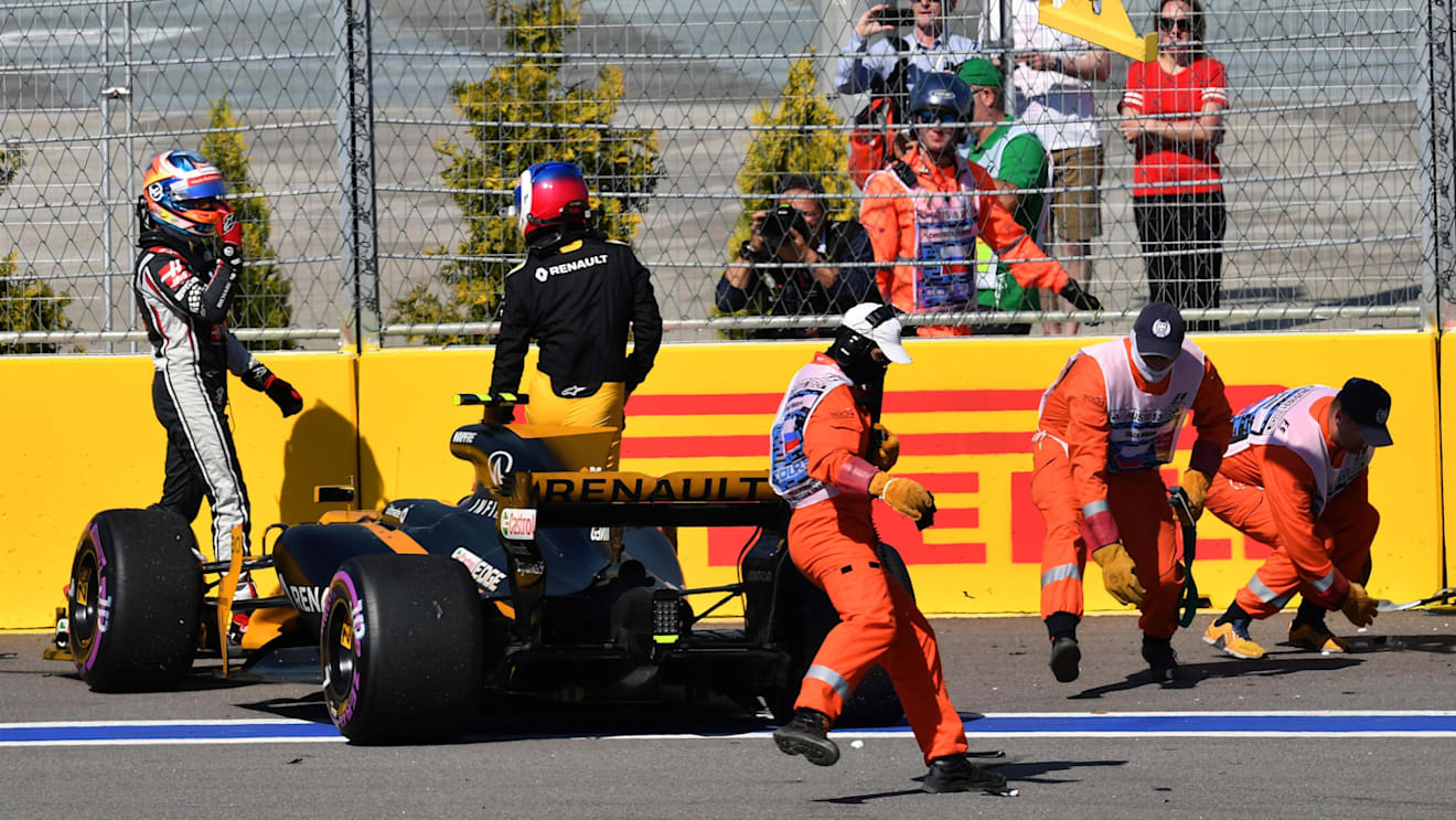 Jolyon Palmer (GBR) Renault Sport F1 Team RS17 crashed on lap one at Formula One World Championship, Rd4, Russian Grand Prix, Race, Sochi Autodrom, Sochi, Krasnodar Krai, Russia, Sunday 30 April 2017. © Sutton Motorsport Images