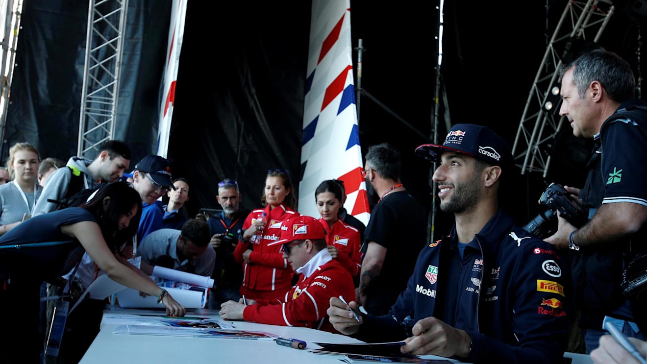 Ricciardo Red Bull Racing signs autographs for the fans at the autograph session at Formula One World Championship, Rd4, Russian Grand Prix, Preparations, Sochi Autodrom, Sochi, Krasnodar Krai, Russia, Thursday 27 April 2017. © Sutton Motorsport Images