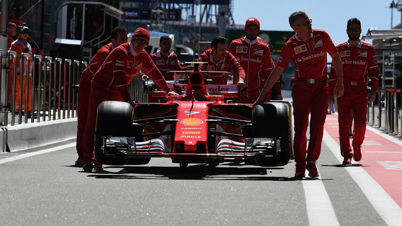 Ferrari mechanics with Ferrari SF70-H in pit lane at Formula One World Championship, Rd4, Russian Grand Prix, Preparations, Sochi Autodrom, Sochi, Krasnodar Krai, Russia, Thursday 27 April 2017. © Sutton Motorsport Images