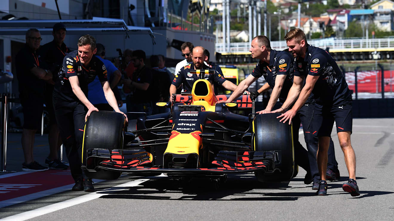 Red Bull Racing mechanics with Red Bull Racing RB13 in pit lane at Formula One World Championship, Rd4, Russian Grand Prix, Preparations, Sochi Autodrom, Sochi, Krasnodar Krai, Russia, Thursday 27 April 2017. © Sutton Motorsport Images