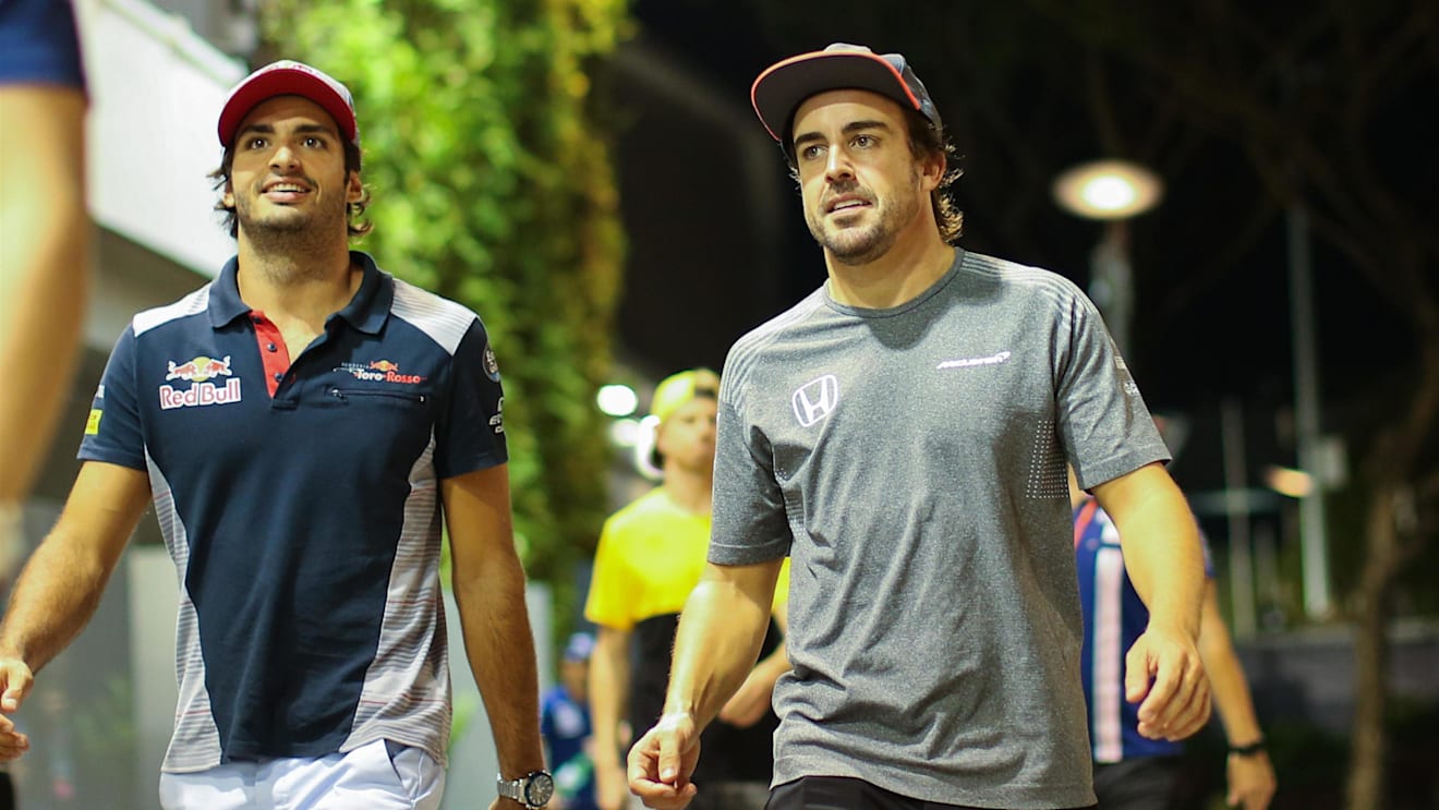 Carlos Sainz jr (ESP) Scuderia Toro Rosso and Fernando Alonso (ESP) McLaren at Formula One World Championship, Rd14, Singapore Grand Prix, Practice, Marina Bay Street Circuit, Singapore, Friday 15 September 2017. © Mirko Stange/Sutton Images