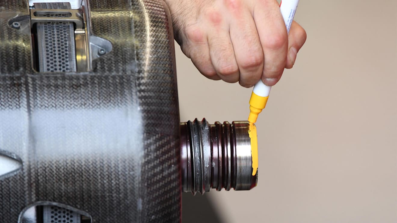 Ferrari SF70-H wheel hub detail at Formula One World Championship, Rd14, Singapore Grand Prix, Practice, Marina Bay Street Circuit, Singapore, Friday 15 September 2017. © Sutton Images