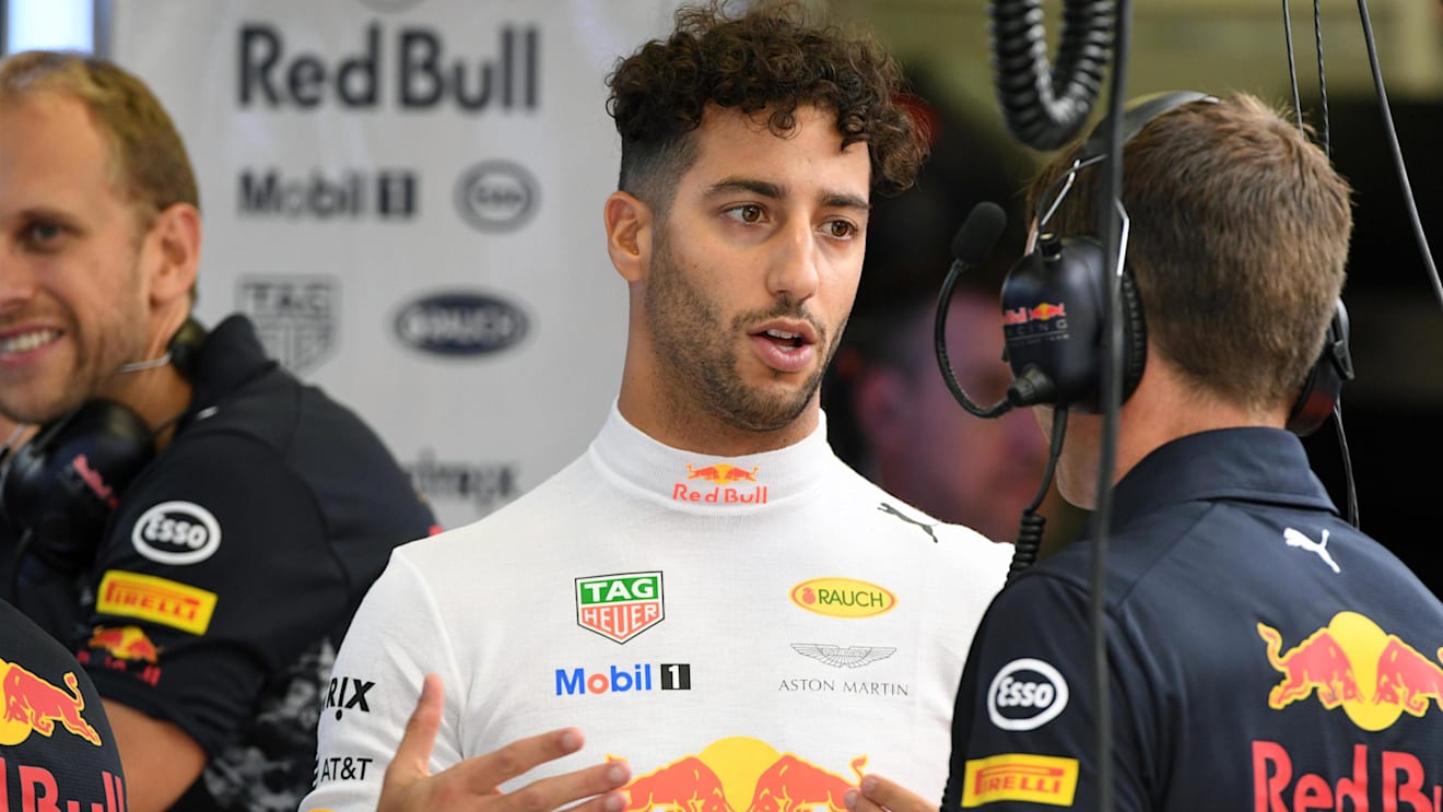 Daniel Ricciardo (AUS) Red Bull Racing at Formula One World Championship, Rd14, Singapore Grand Prix, Practice, Marina Bay Street Circuit, Singapore, Friday 15 September 2017. © Sutton Images