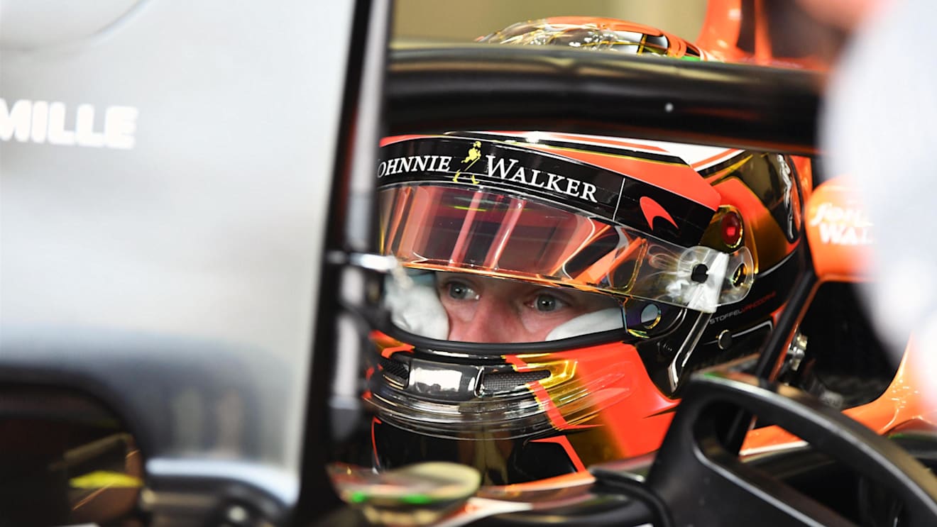 Stoffel Vandoorne (BEL) McLaren MCL32 at Formula One World Championship, Rd14, Singapore Grand Prix, Practice, Marina Bay Street Circuit, Singapore, Friday 15 September 2017. © Sutton Images