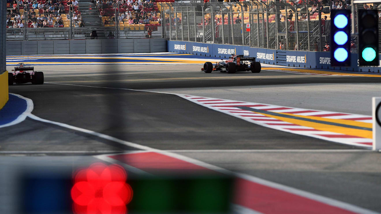 Stoffel Vandoorne (BEL) McLaren MCL32 at Formula One World Championship, Rd14, Singapore Grand Prix, Practice, Marina Bay Street Circuit, Singapore, Friday 15 September 2017. © Sutton Images