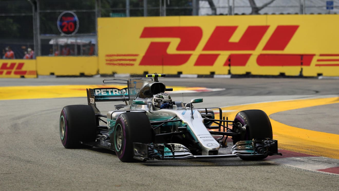Valtteri Bottas (FIN) Mercedes-Benz F1 W08 Hybrid at Formula One World Championship, Rd14, Singapore Grand Prix, Qualifying, Marina Bay Street Circuit, Singapore, Saturday 16 September 2017. © Sutton Images