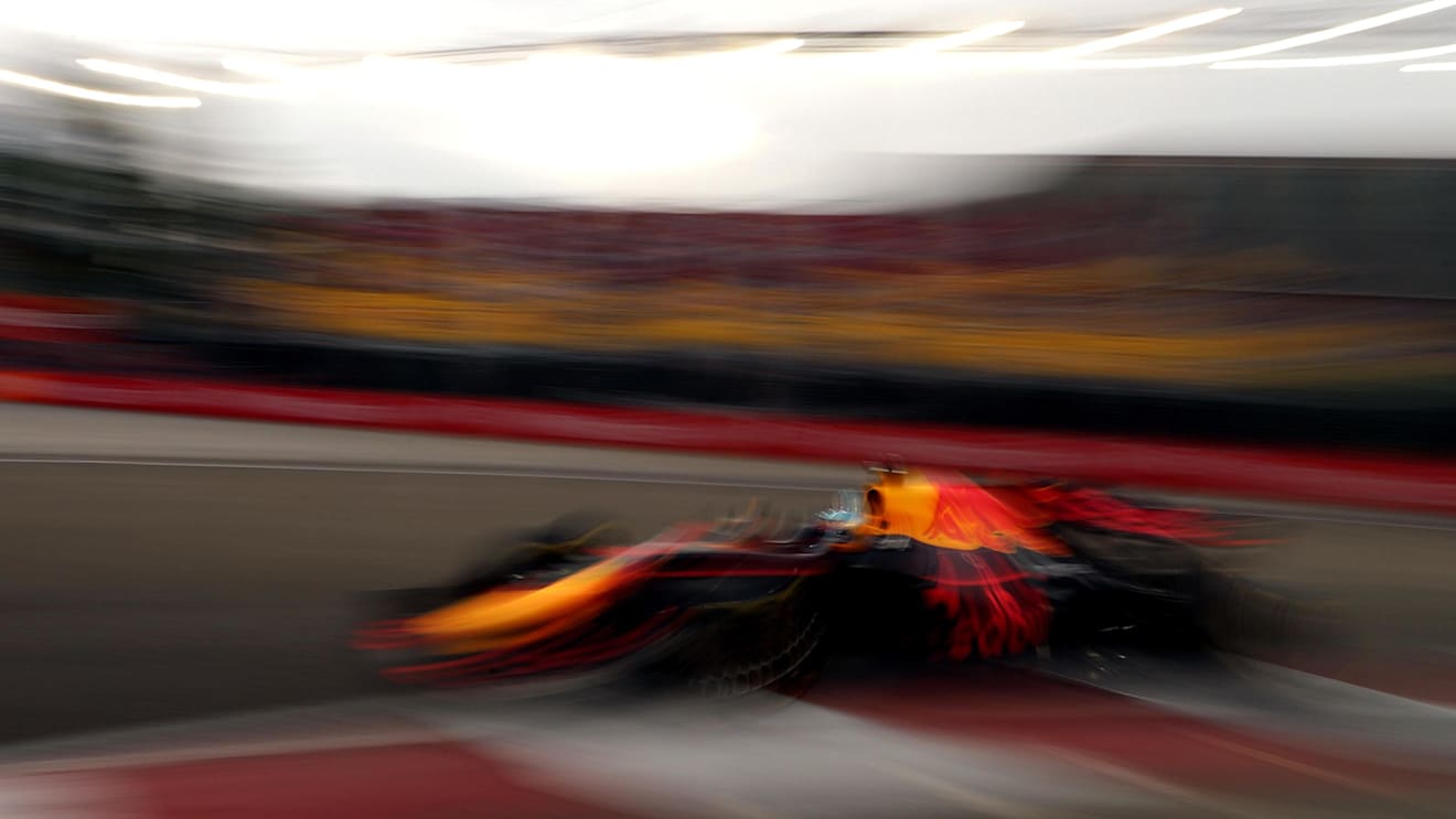 Daniel Ricciardo (AUS) Red Bull Racing RB13 at Formula One World Championship, Rd14, Singapore Grand Prix, Qualifying, Marina Bay Street Circuit, Singapore, Saturday 16 September 2017. © Sutton Images