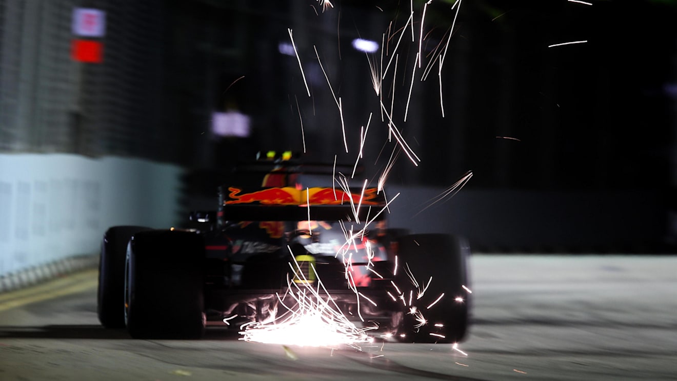 Max Verstappen (NED) Red Bull Racing RB13 at Formula One World Championship, Rd14, Singapore Grand Prix, Qualifying, Marina Bay Street Circuit, Singapore, Saturday 16 September 2017. © Sutton Images