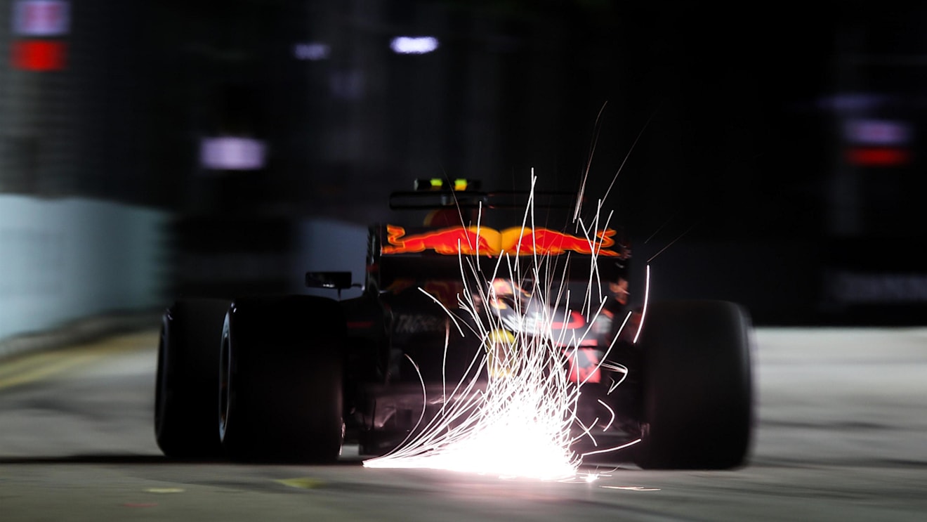 Max Verstappen (NED) Red Bull Racing RB13 at Formula One World Championship, Rd14, Singapore Grand Prix, Qualifying, Marina Bay Street Circuit, Singapore, Saturday 16 September 2017. © Sutton Images