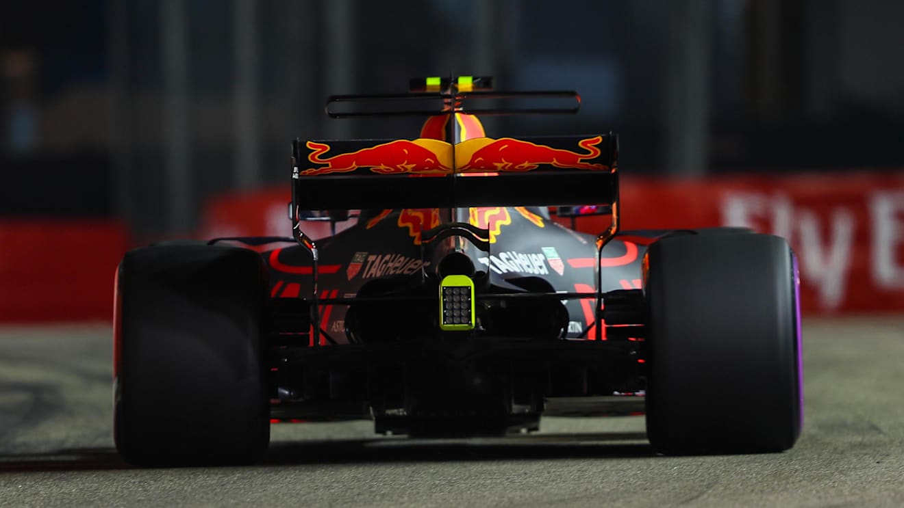 Max Verstappen (NED) Red Bull Racing RB13 at Formula One World Championship, Rd14, Singapore Grand Prix, Qualifying, Marina Bay Street Circuit, Singapore, Saturday 16 September 2017. © Sutton Images