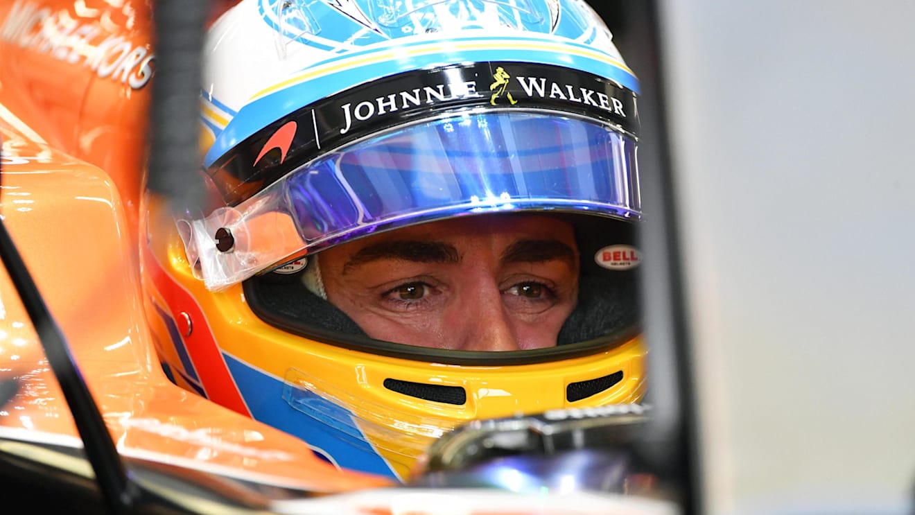 Fernando Alonso (ESP) McLaren MCL32 at Formula One World Championship, Rd14, Singapore Grand Prix, Qualifying, Marina Bay Street Circuit, Singapore, Saturday 16 September 2017. © Sutton Images