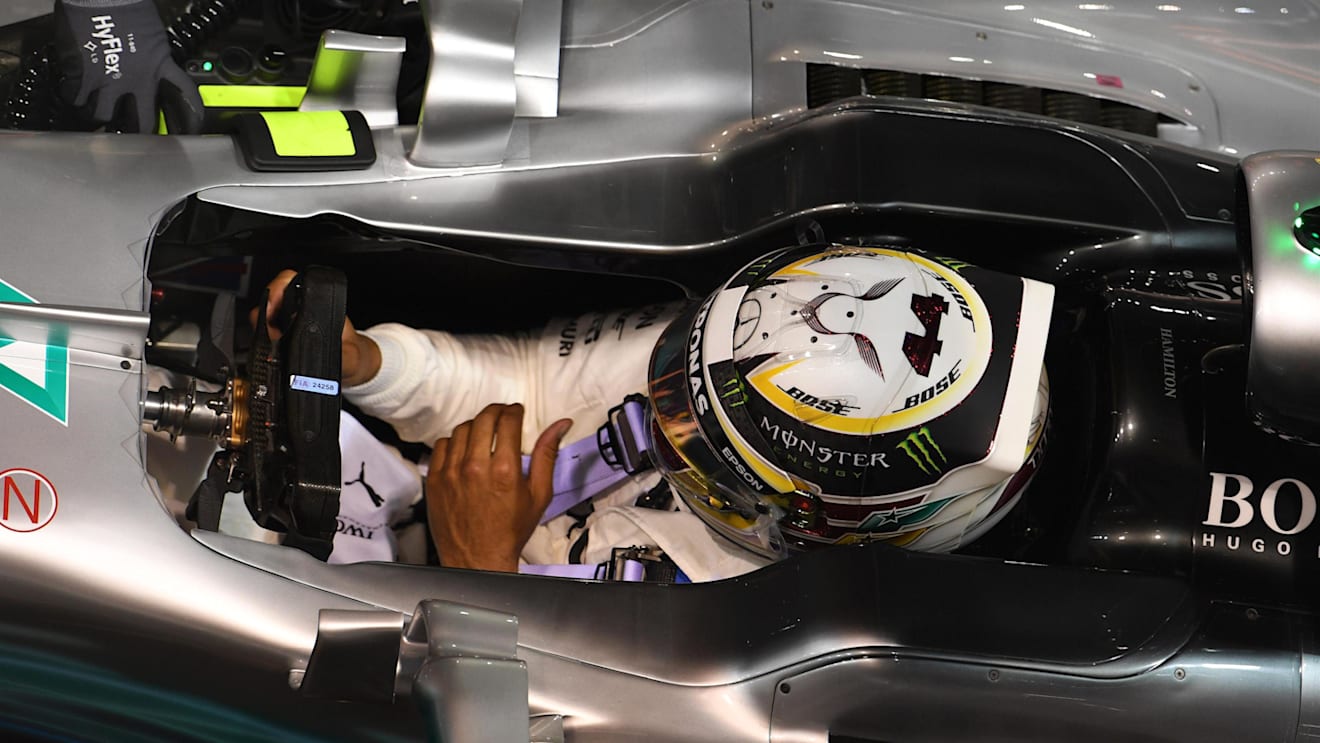 Lewis Hamilton (GBR) Mercedes-Benz F1 W08 Hybrid at Formula One World Championship, Rd14, Singapore Grand Prix, Qualifying, Marina Bay Street Circuit, Singapore, Saturday 16 September 2017. © Sutton Images