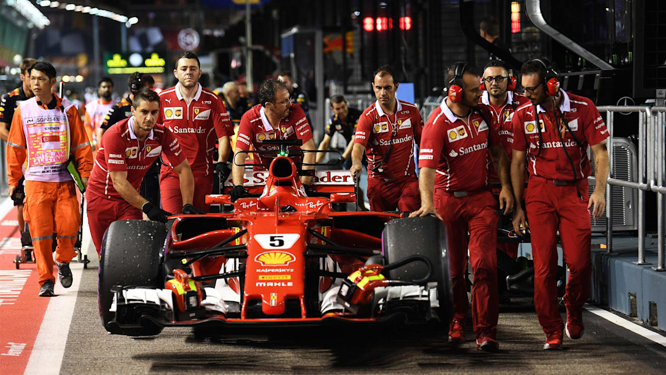 Ferrari mechanics with Ferrari SF70-H in pit lane at Formula One World Championship, Rd14, Singapore Grand Prix, Qualifying, Marina Bay Street Circuit, Singapore, Saturday 16 September 2017. © Sutton Images