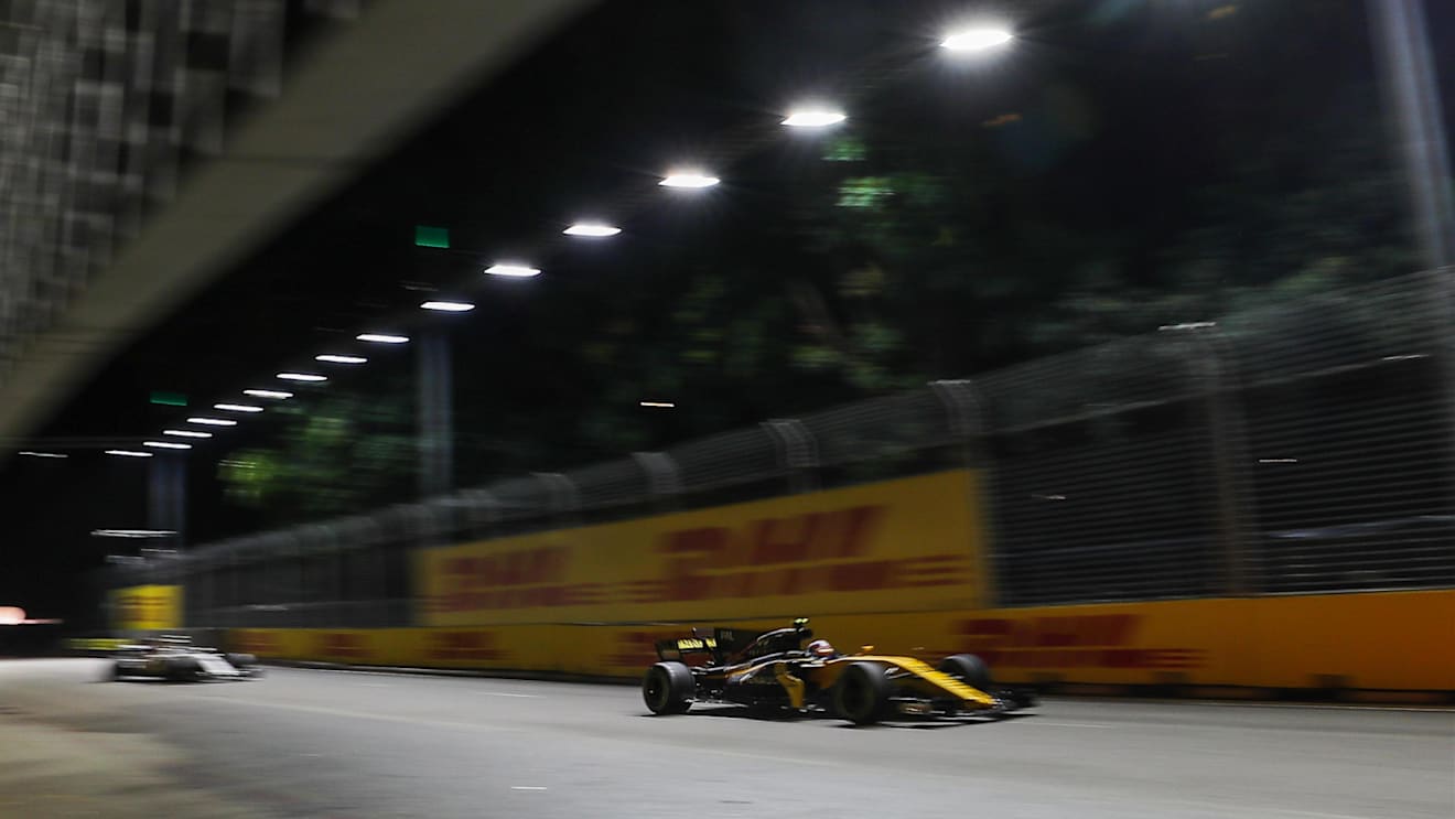 Jolyon Palmer (GBR) Renault Sport F1 Team RS17 at Formula One World Championship, Rd14, Singapore Grand Prix, Race, Marina Bay Street Circuit, Singapore, Sunday 17 September 2017. © Kym Illman/Sutton Images