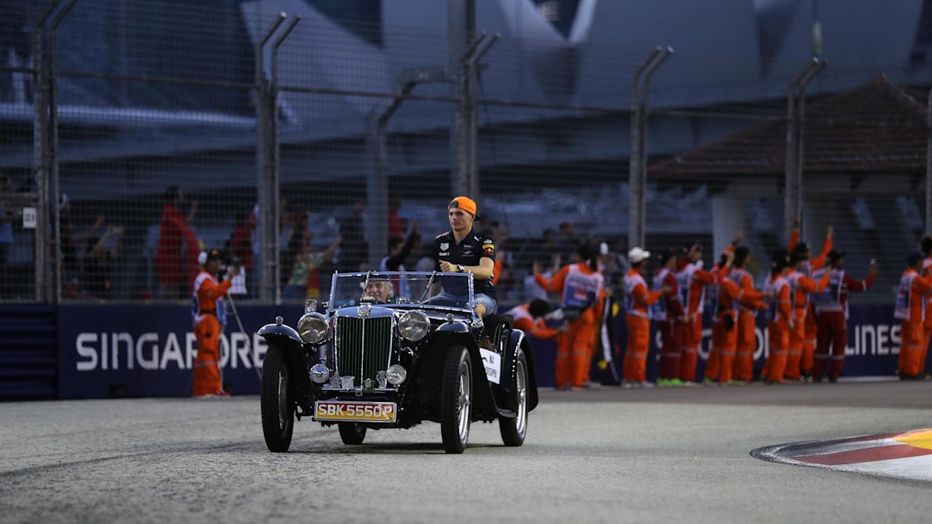 Max Verstappen (NED) Red Bull Racing on the drivers parade at Formula One World Championship, Rd14, Singapore Grand Prix, Race, Marina Bay Street Circuit, Singapore, Sunday 17 September 2017. © Sutton Images