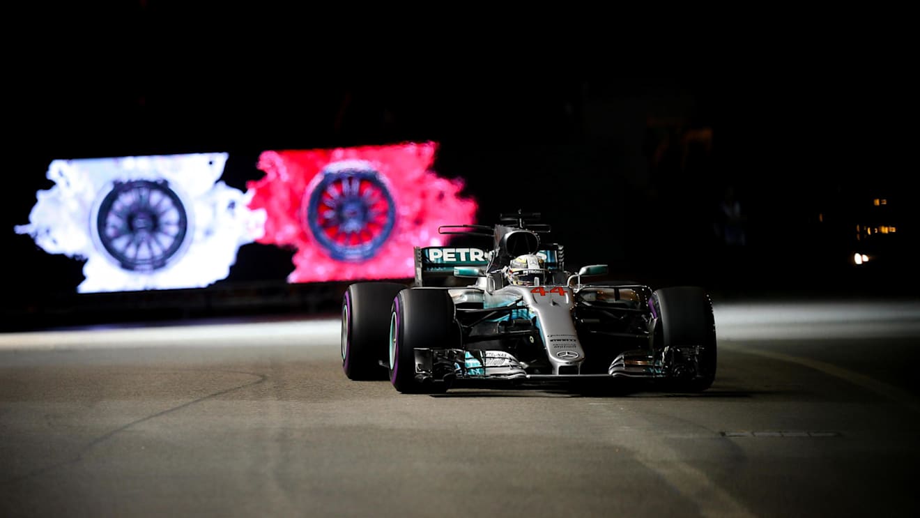 Lewis Hamilton (GBR) Mercedes-Benz F1 W08 Hybrid at Formula One World Championship, Rd14, Singapore Grand Prix, Race, Marina Bay Street Circuit, Singapore, Sunday 17 September 2017. © Mirko Stange/Sutton Images