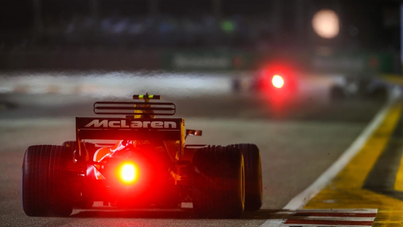 Stoffel Vandoorne (BEL) McLaren MCL32 at Formula One World Championship, Rd14, Singapore Grand Prix, Race, Marina Bay Street Circuit, Singapore, Sunday 17 September 2017. © Sutton Images