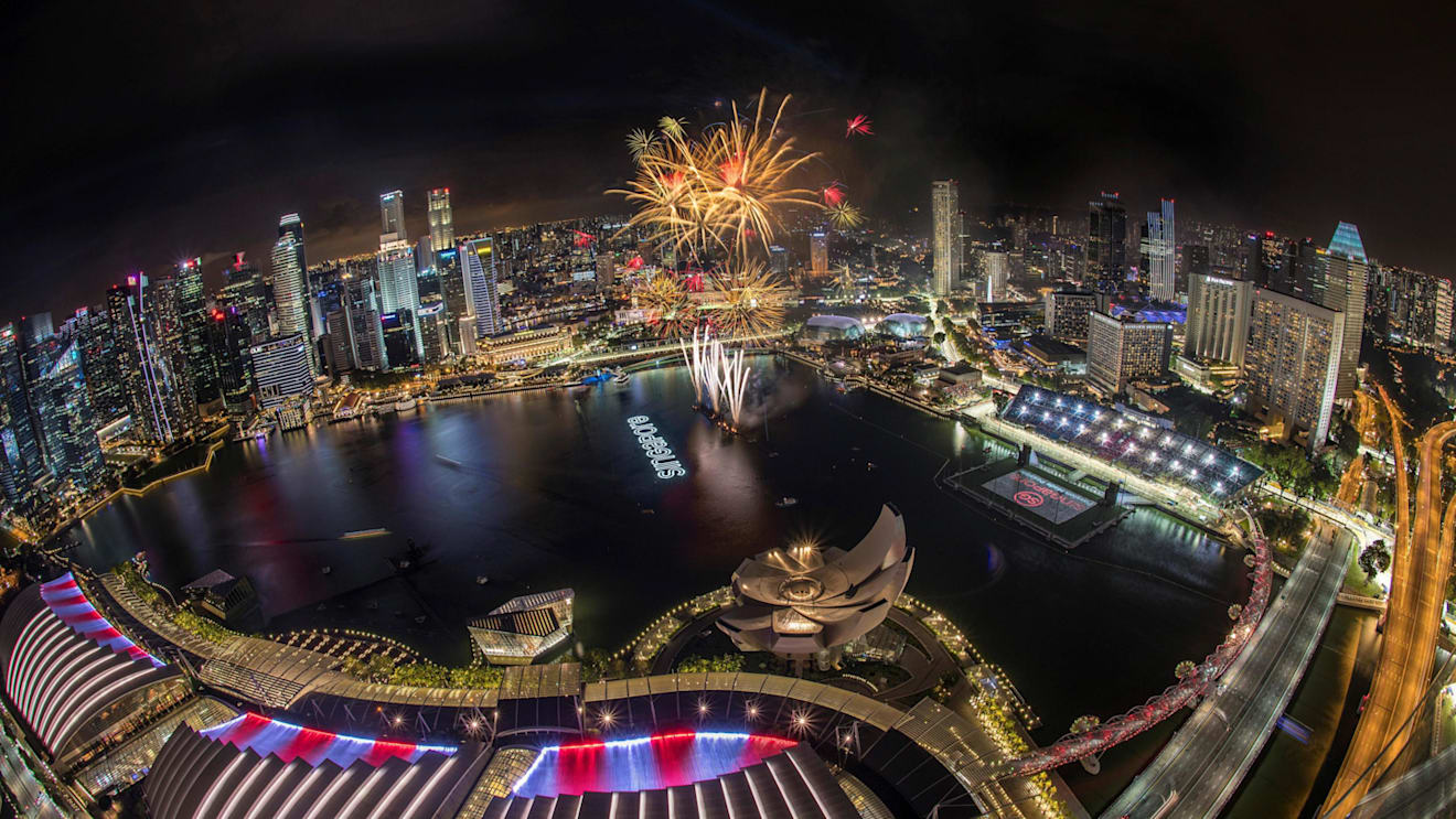 Fireworks at the end of the race at Formula One World Championship, Rd14, Singapore Grand Prix, Race, Marina Bay Street Circuit, Singapore, Sunday 17 September 2017. © Sutton Images