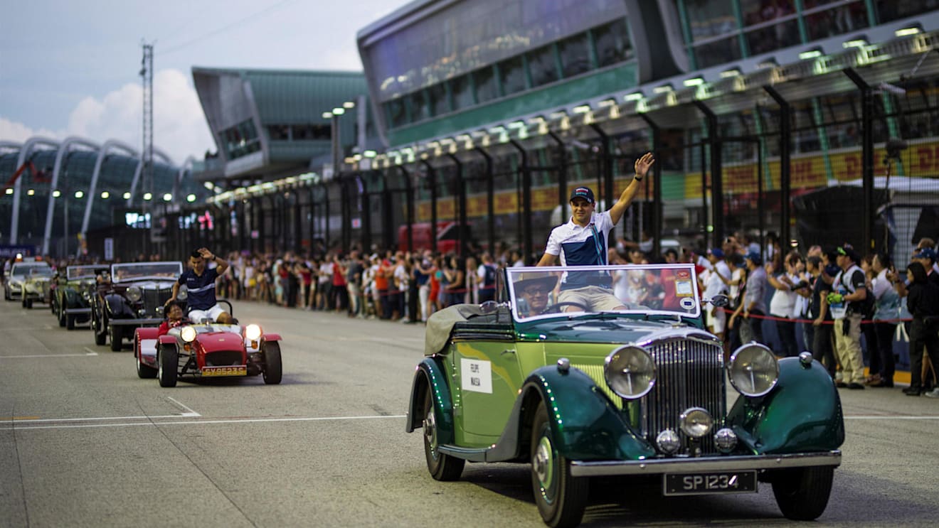 Felipe Massa (BRA) Williams on the drivers parade at Formula One World Championship, Rd14, Singapore Grand Prix, Race, Marina Bay Street Circuit, Singapore, Sunday 17 September 2017. © Manuel Goria/Sutton Images
