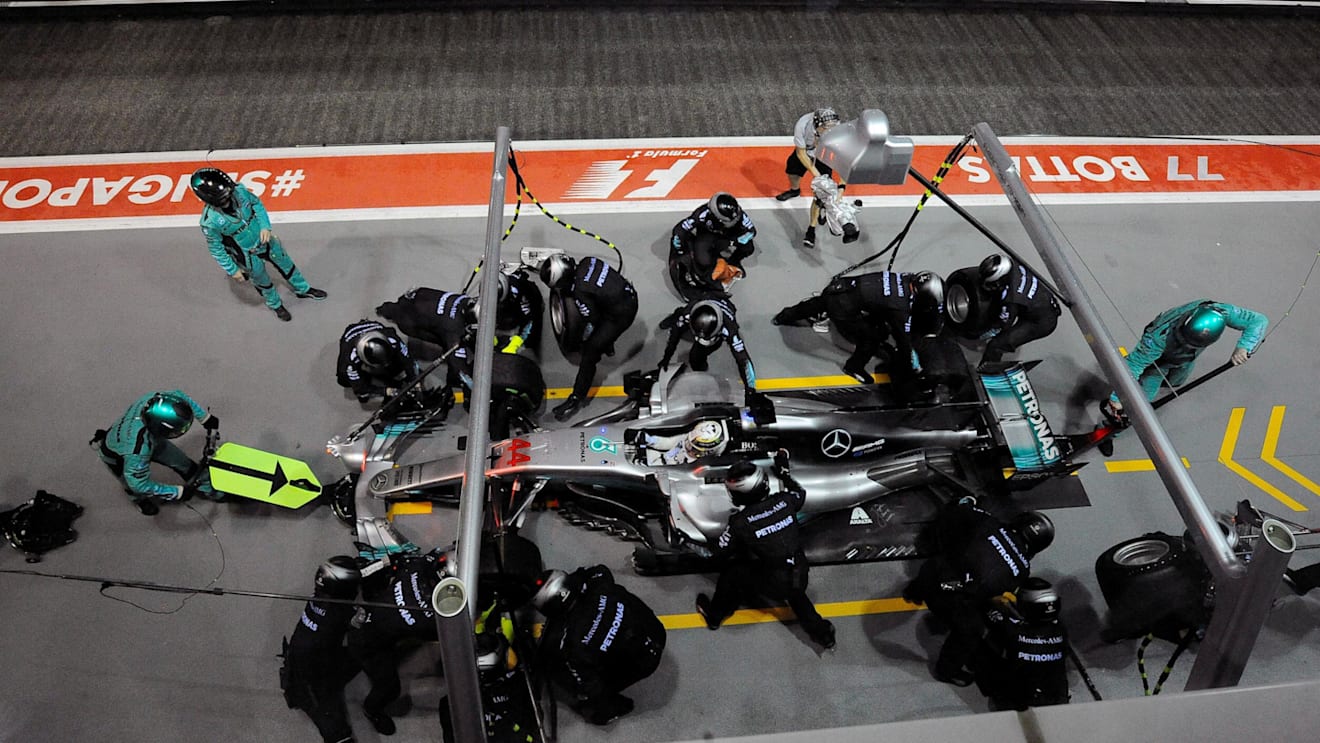 Lewis Hamilton (GBR) Mercedes-Benz F1 W08 Hybrid pit stop at Formula One World Championship, Rd14, Singapore Grand Prix, Race, Marina Bay Street Circuit, Singapore, Sunday 17 September 2017. © Kym Illman/Sutton Images