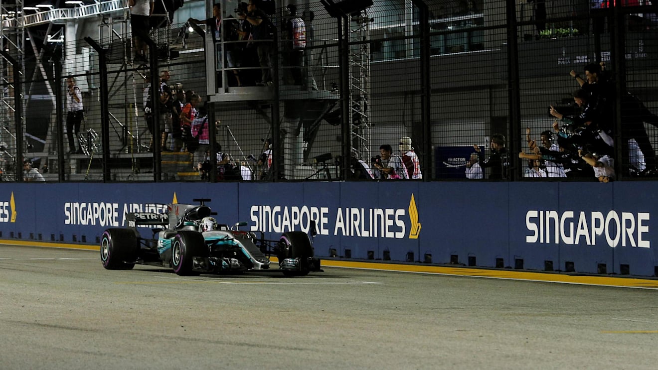 Race winner Lewis Hamilton (GBR) Mercedes-Benz F1 W08 Hybrid crosses the line at Formula One World Championship, Rd14, Singapore Grand Prix, Race, Marina Bay Street Circuit, Singapore, Sunday 17 September 2017. © Kym Illman/Sutton Images
