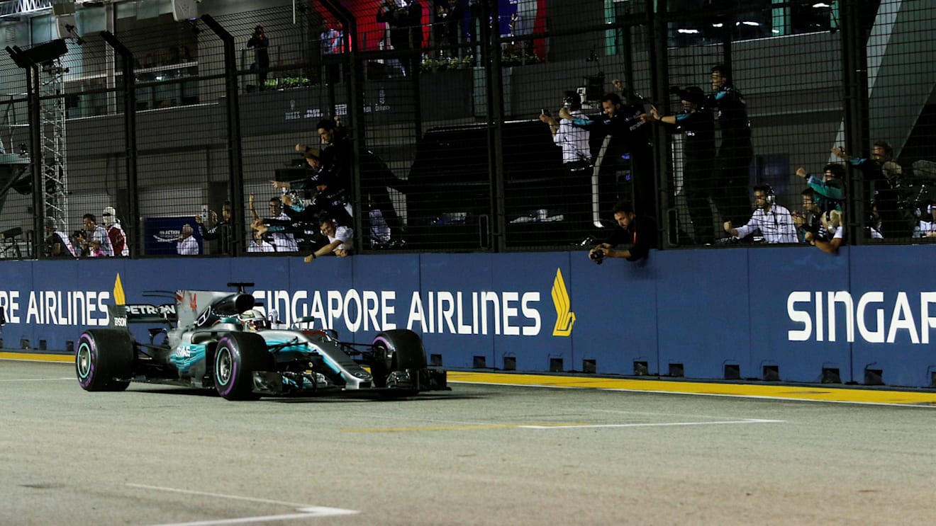 Race winner Lewis Hamilton (GBR) Mercedes-Benz F1 W08 Hybrid crosses the line at Formula One World Championship, Rd14, Singapore Grand Prix, Race, Marina Bay Street Circuit, Singapore, Sunday 17 September 2017. © Kym Illman/Sutton Images