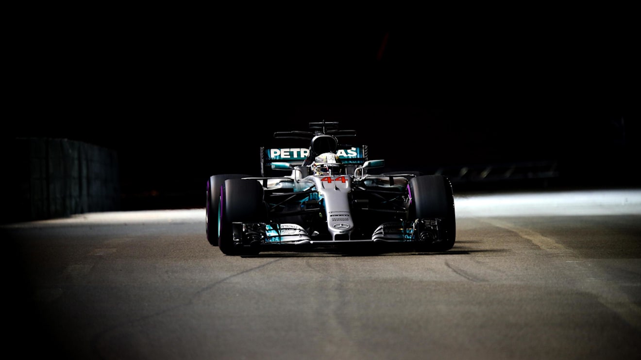 Lewis Hamilton (GBR) Mercedes-Benz F1 W08 Hybrid at Formula One World Championship, Rd14, Singapore Grand Prix, Race, Marina Bay Street Circuit, Singapore, Sunday 17 September 2017. © Mirko Stange/Sutton Images