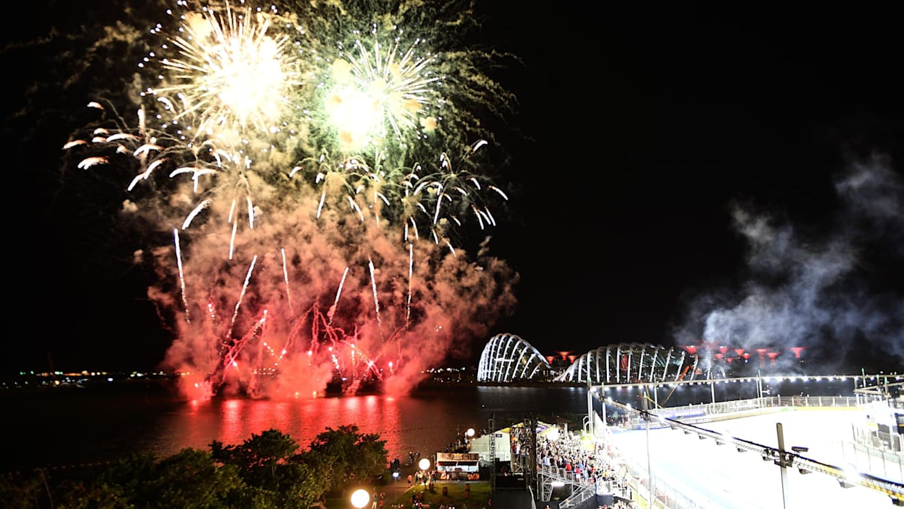 Fireworks at the end of the race at Formula One World Championship, Rd14, Singapore Grand Prix, Race, Marina Bay Street Circuit, Singapore, Sunday 17 September 2017. © Sutton Images