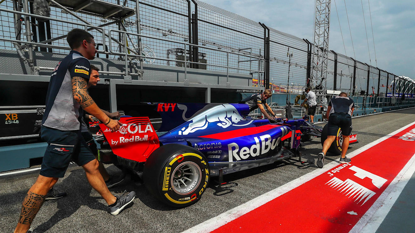 Scuderia Toro Rosso STR12 pushed by Scuderia Toro Rosso mechanics at Formula One World Championship, Rd13, Italian Grand Prix, Preparations, Monza, Italy, Thursday 31 August 2017. © Sutton Images