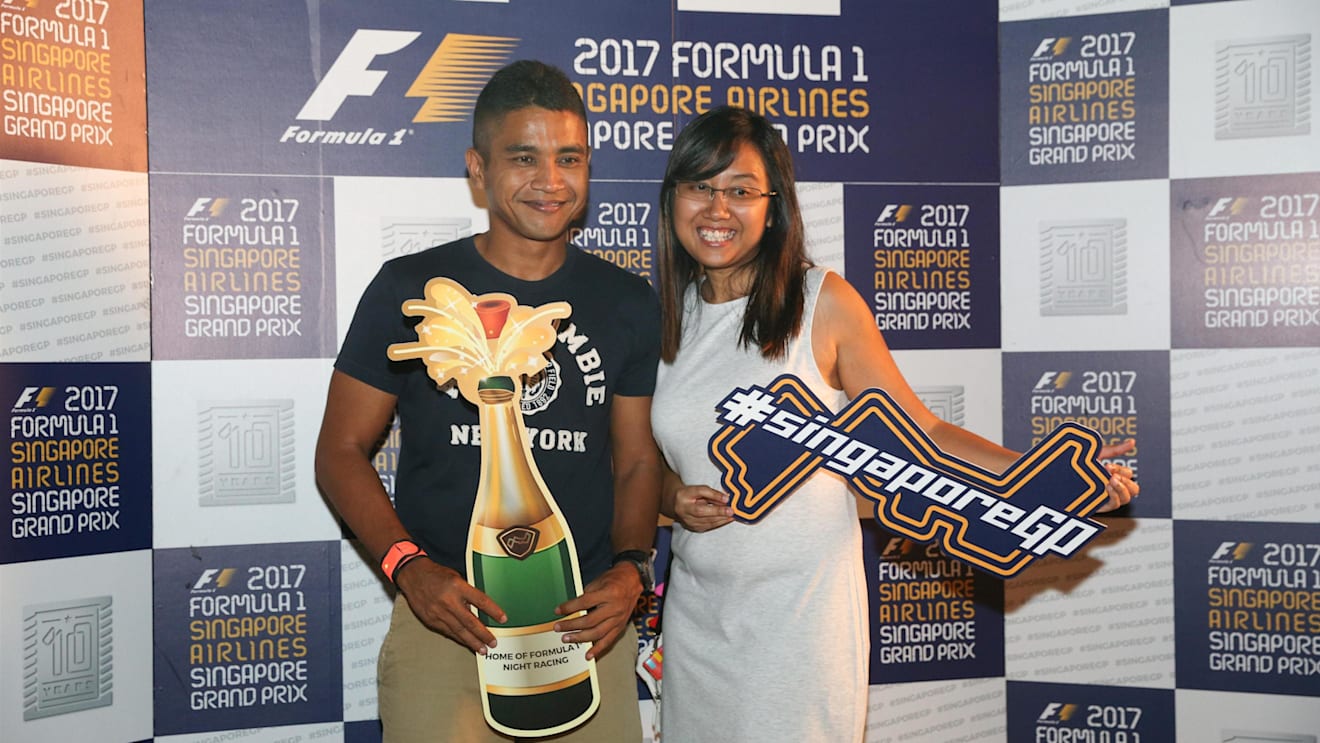 Fans at Formula One World Championship, Rd14, Singapore Grand Prix, Preparations, Marina Bay Street Circuit, Singapore, Thursday 14 September 2017. © Sutton Images