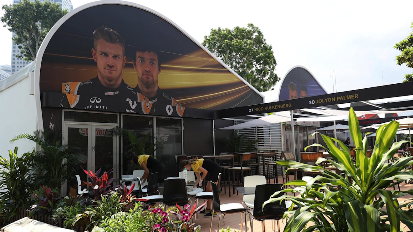 Renault Sport F1 Team team building at Formula One World Championship, Rd14, Singapore Grand Prix, Preparations, Marina Bay Street Circuit, Singapore, Wednesday 13 September 2017. © Sutton Images