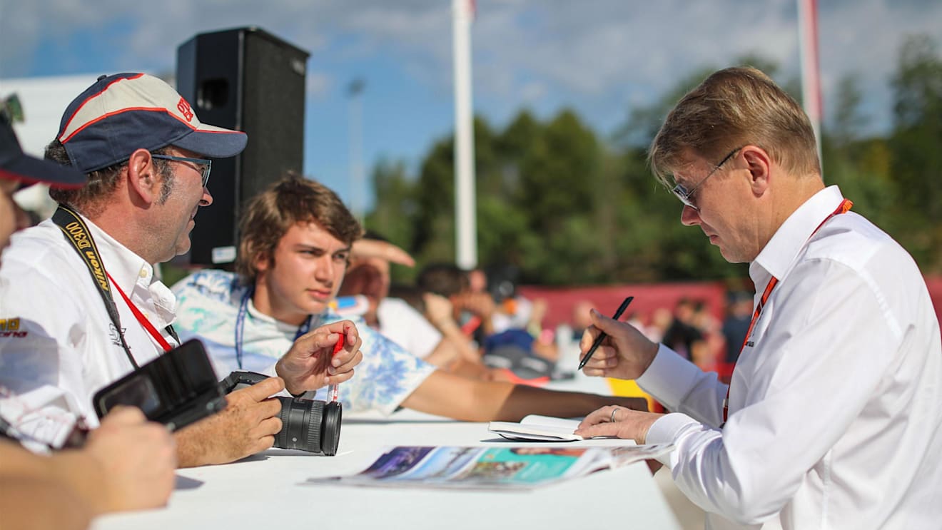 Mika Hakkinen (FIN) signs autographs for the fans at Formula One World Championship, Rd5, Spanish Grand Prix, Race, Barcelona, Spain, Sunday 14 May 2017. © Sutton Motorsport Images
